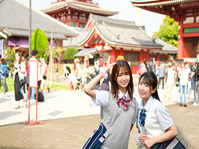 たんぽぽ☆プレゼンツ!ド田舎から東京に修学旅行で来ていたイケてる女子校生とパコパコする物語 すみれ&ひかる編 サンプル動画サムネイル